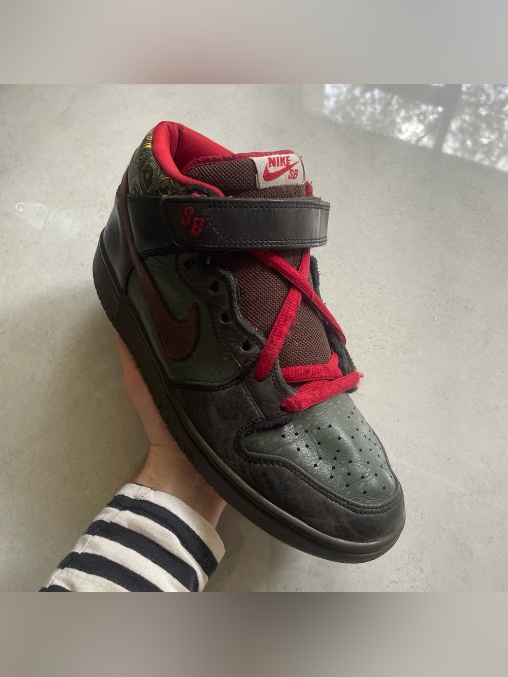 Nike SB Dunk Mid Moat